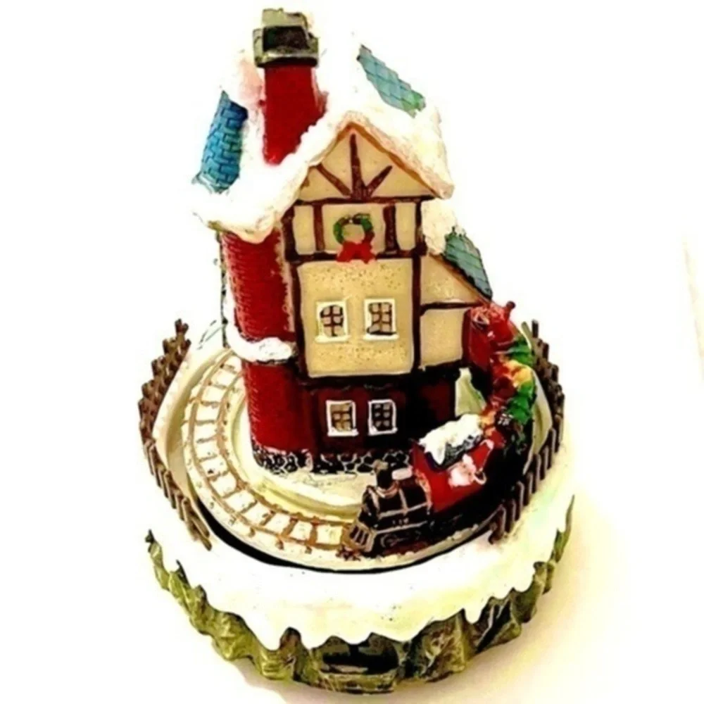 VINTAGE! Holiday Christmas Village Train Station From 2006!